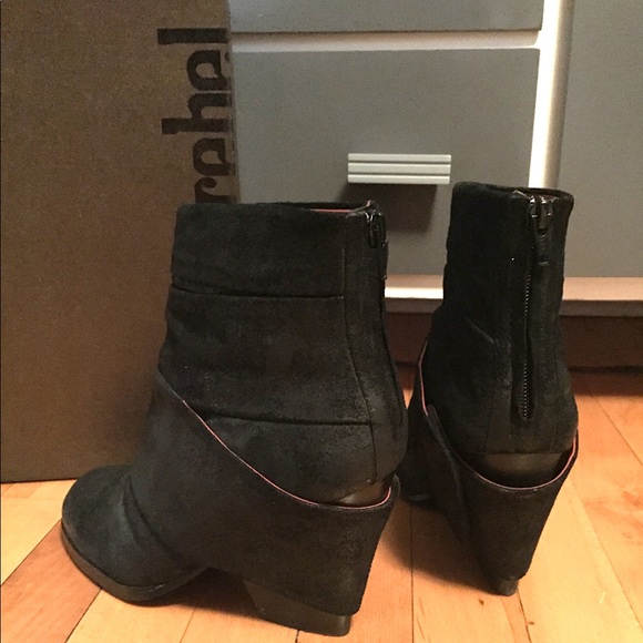 Luxury rebel suede booties. - Picture 4 of 6